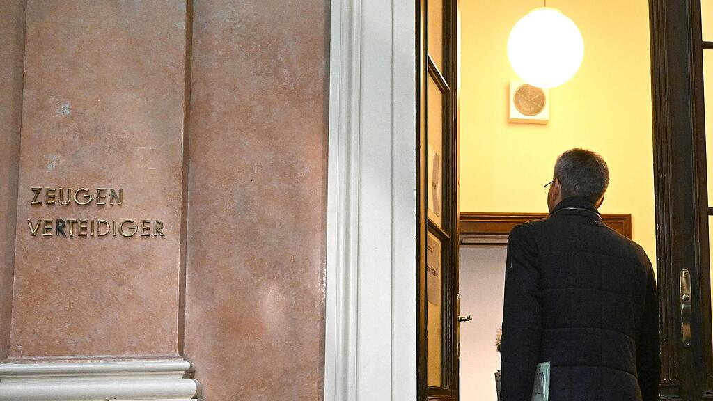 Kurz-Prozess: L\u00f6ger im Zeugenstand
