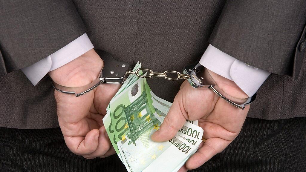 Der Verdächtige soll den Rumänen 40.000 Euro geboten haben.