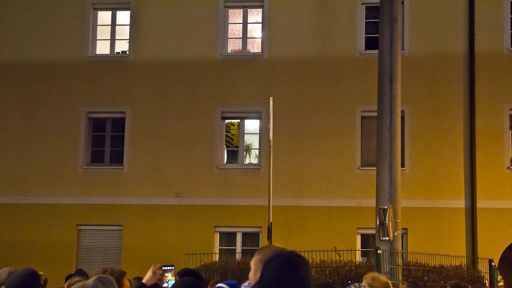 Schalke-Fanmarsch in Salzburg: Anhänger geraten in Rage