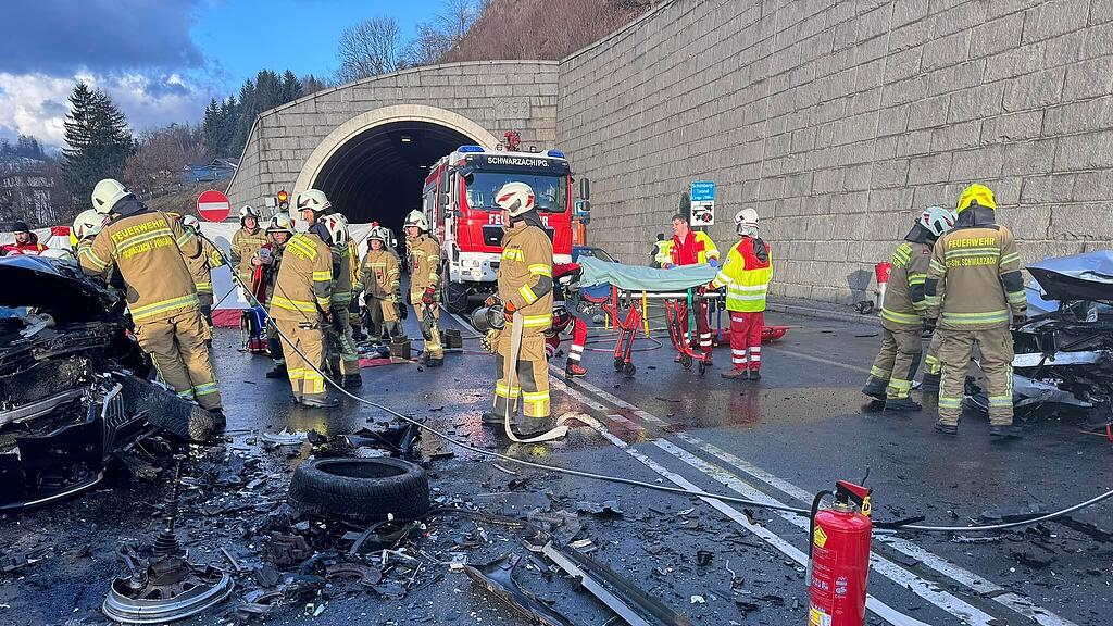 Schwerer VU auf B311 in Schwarzach