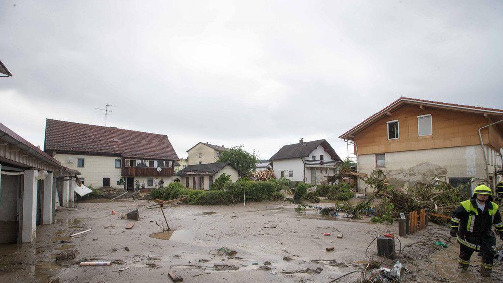 Aufräumarbeiten in Simbach