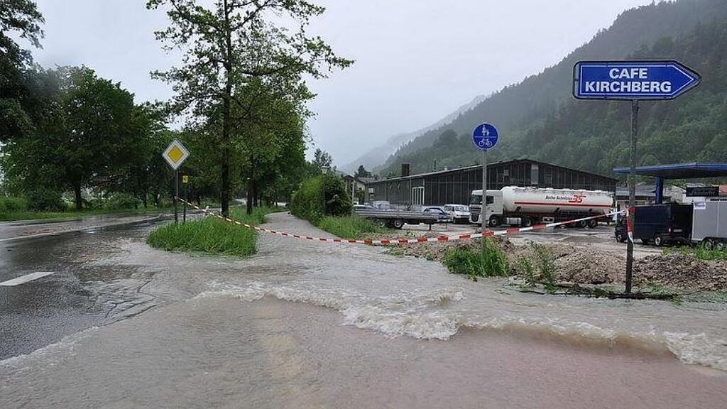 Angespannt ist die Hochwassersituation nach wie im Berchtesgadener Land.