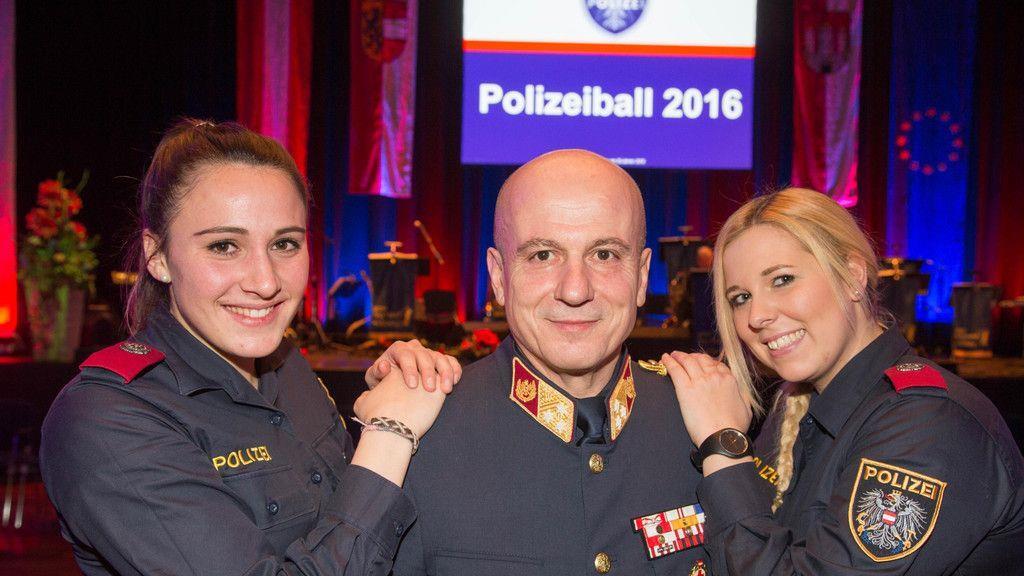 Polizeiball III
