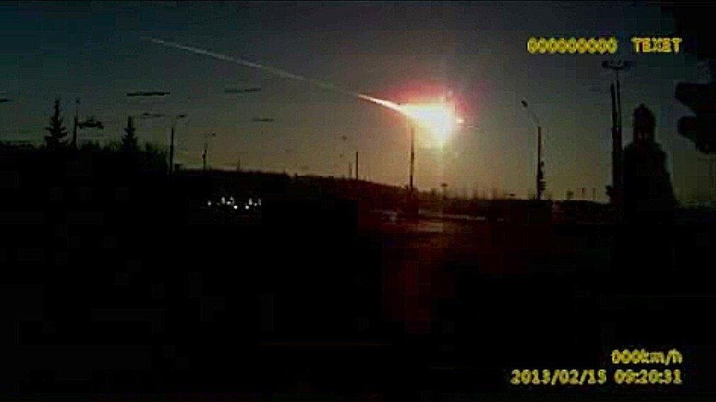 Meteorit schlägt in Russland ein: Bilder von Amateurfilmern