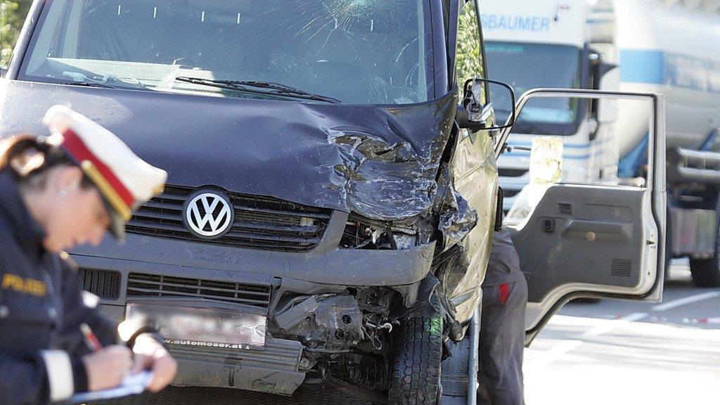 Bilder vom Unfall auf der B166