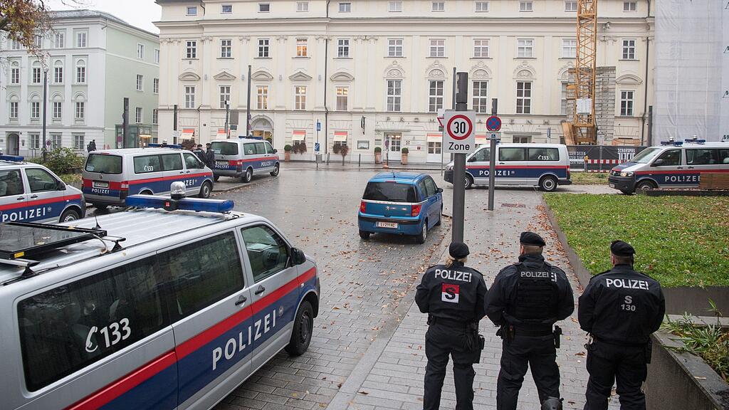 Mit einem riesigen Polizeiaufgebot ist der rechte Kongress in Linz gestartet.