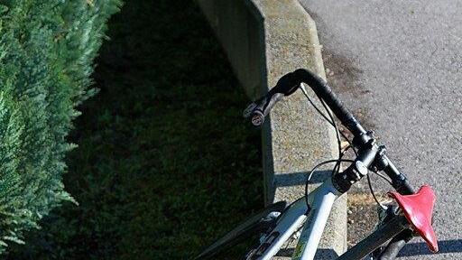 Radfahrer schwer verletzt