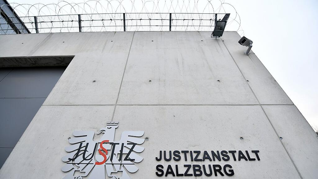 Über die italienische Botschaft in Wien erhielten die Familien die Mitteilung, dass sich die beiden in Salzburg in Haft befinden.