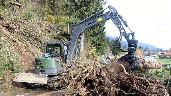 Die Aufräumarbeiten sollen am Freitag fortgesetzt werden