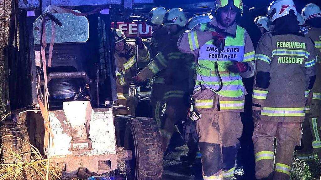 Hoflader kippt in Nußdorf um