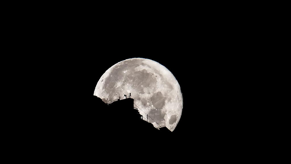 Supermond über Salzburg