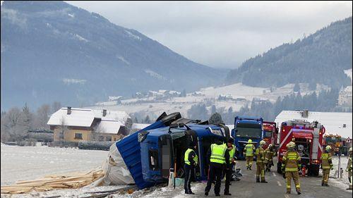 Lkw-Unfall auf B96 in Unterberg