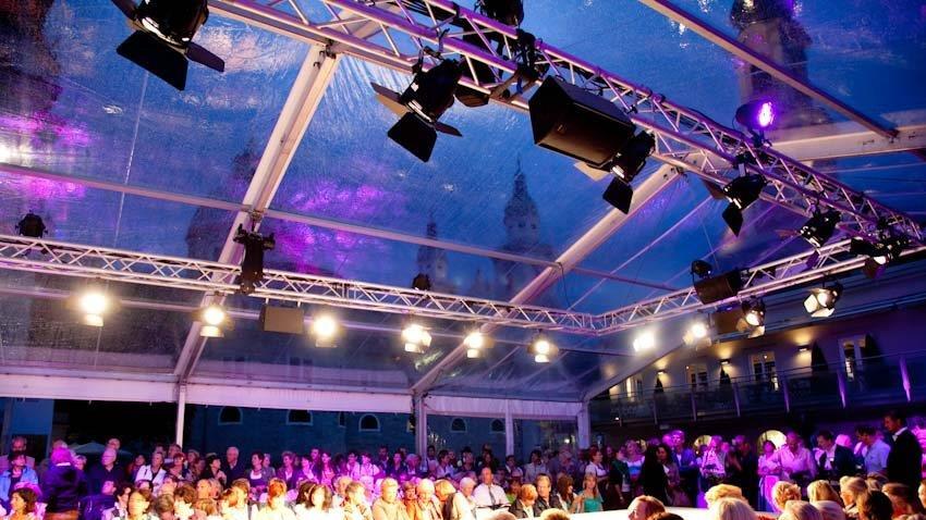 Bilder der Modenschau, Teil 2