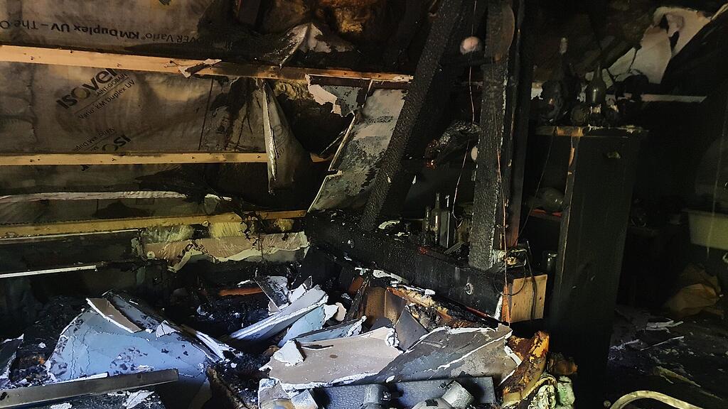 Feuerwehr Fuschl löscht brennenden Pferdestall