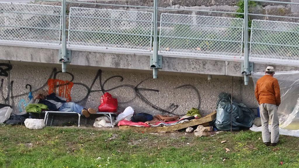 Bettlerlager unter Karolinenbrücke