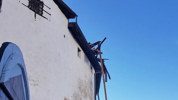 Sturm beschädigt Festung