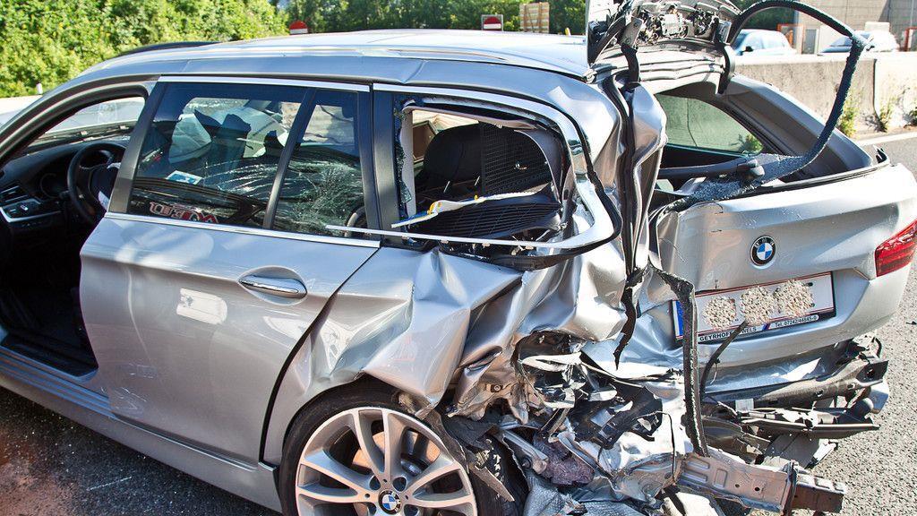 Unfall mit Pkw und zwei Bussen bei Anschlussstelle Hagenau