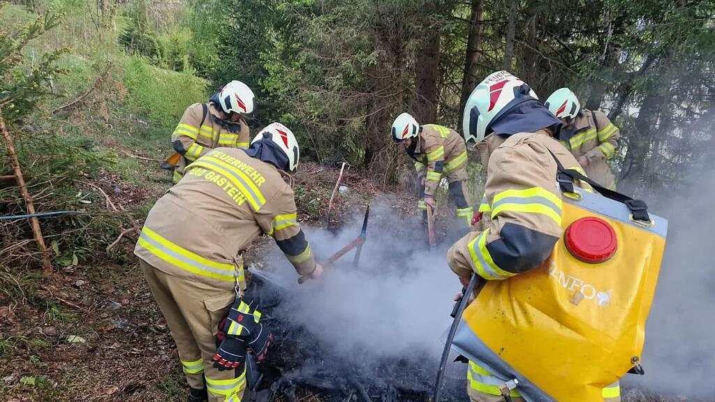 Lagerfeuer löst Feuerwehreinsatz in Bad Gastein aus