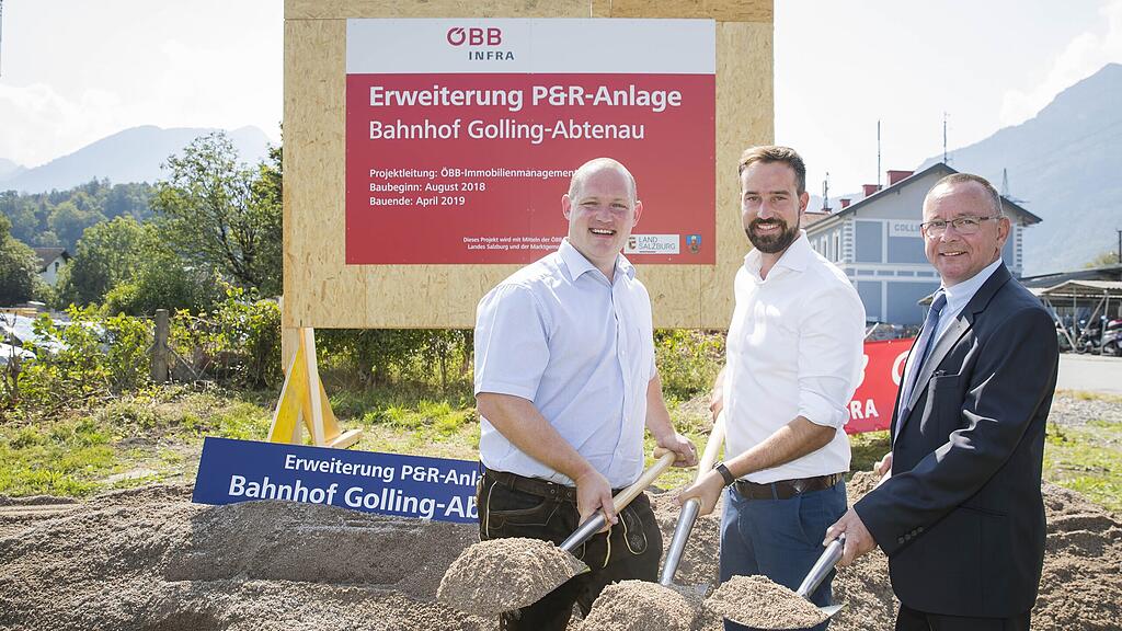Der Spatenstich. Im Bild (v.li.): Bürgermeister Peter Harlander, Landesrat Stefan Schnöll und Friedrich Mihatsch (ÖBB-Infrastruktur AG).