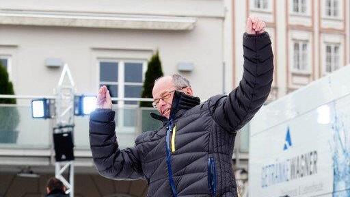 Stöckl und Kids testen Kunsteis