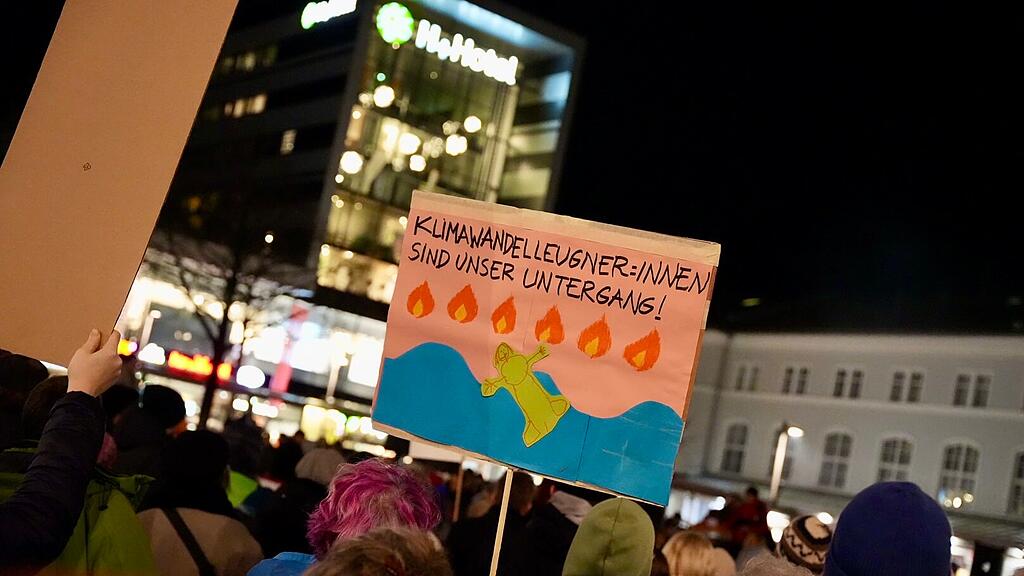 Demo gegen Blau-Schwarz, Salzburg