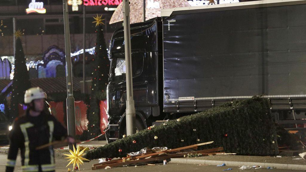 Berlin: Lastwagen fährt in Weihnachtsmarkt