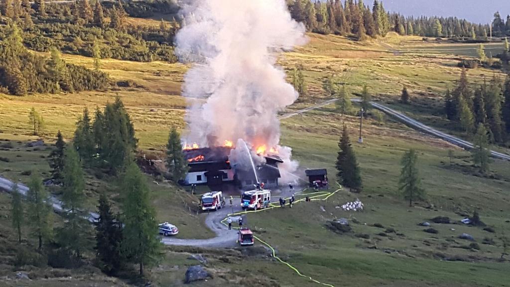 Großbrand auf Aualm in Forstau