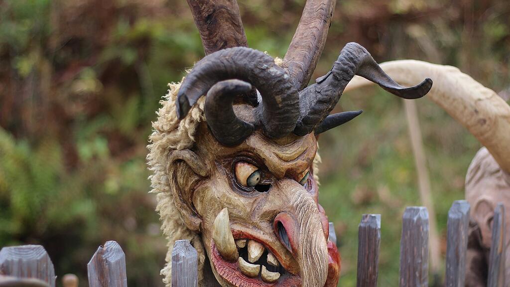 Maskenausstellung "Grossarler Gschlacht"