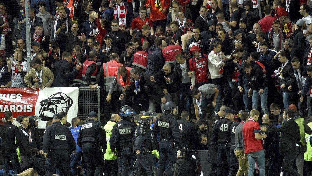 Tribünenabsperrung gibt nach: Verletzte in Amiens