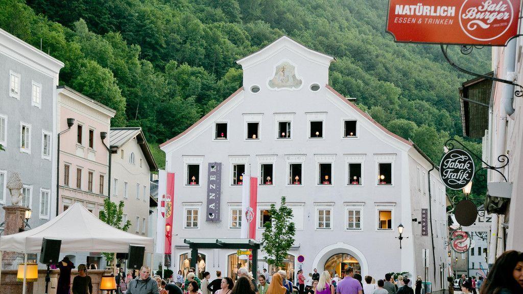 Moonlight Shopping in Hallein