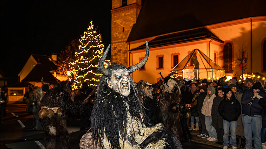 Krampuslauf im Ortszentrum, Großgmain