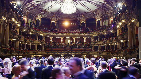 Walzertanzen im "schönsten Ballsaal Österreichs"