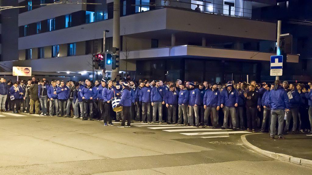 Schalke-Fanmarsch in Salzburg: Anhänger geraten in Rage