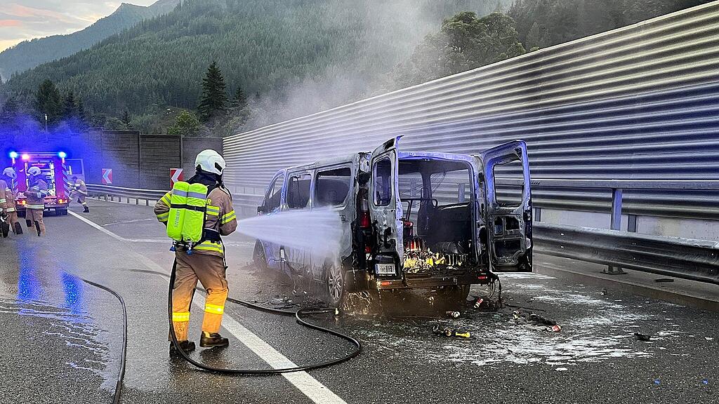 Fahrzeugbrand A10 Zederhaus