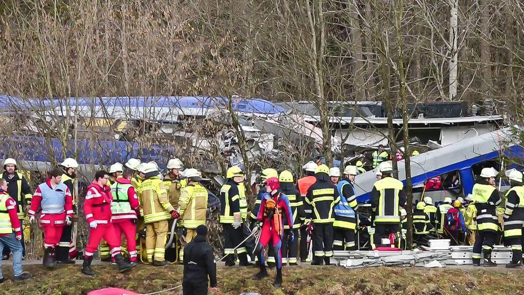 Zugunglück in Bad Aibling: Weitere Bilder der Unfallstelle