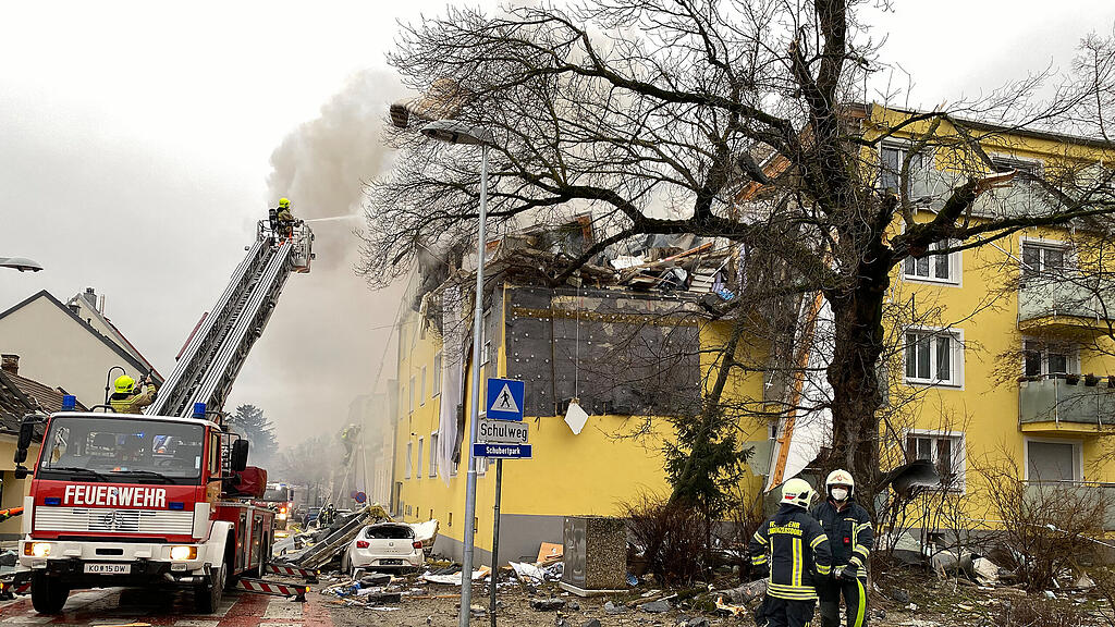 HANDOUT  NIEDERÖSTERREICH EXPLOSION IN MEHRPARTEIENHAUS IN LANGENZERSDORF =(3).jpg