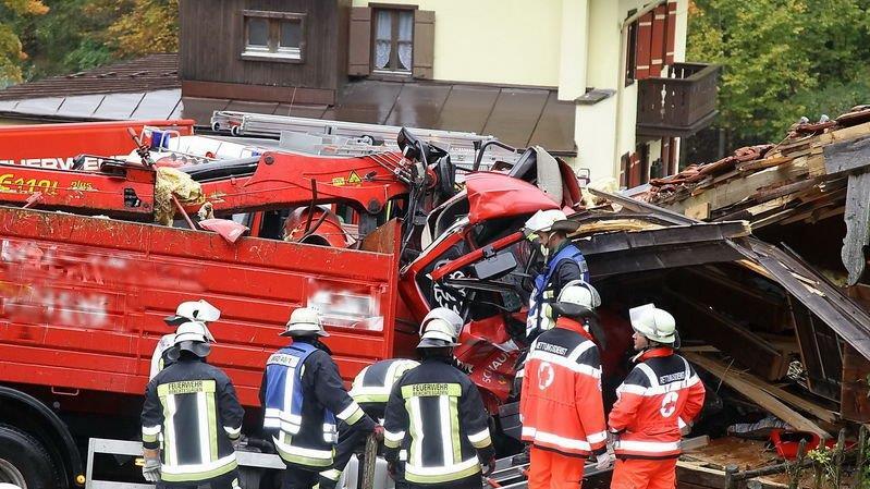 Lkw kracht in Haus