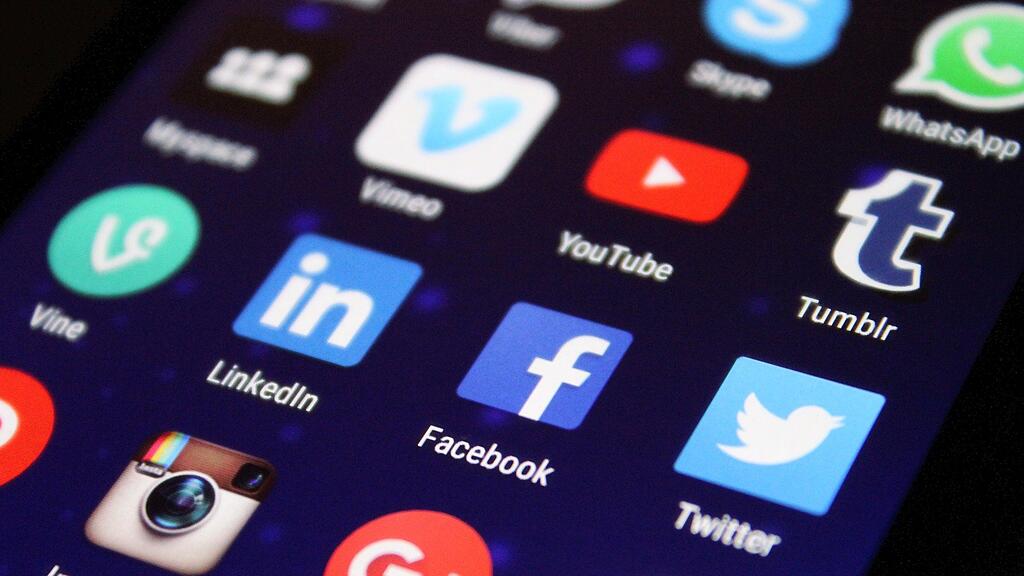 symb_facebook symb_handy symb_soziale-medien
