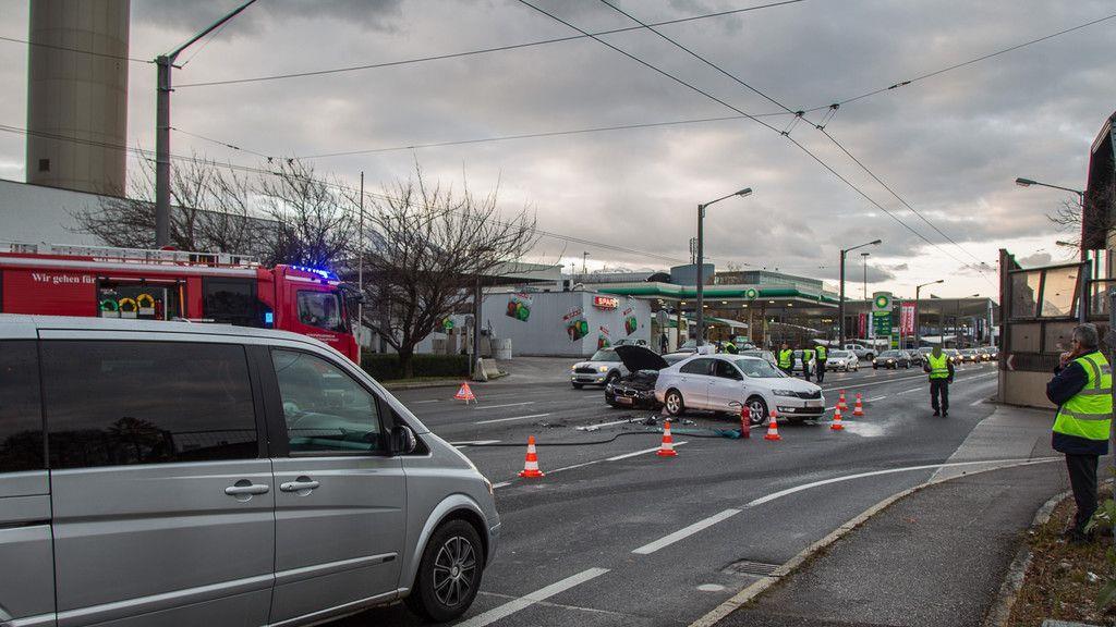 Autoüberschlag auf Innsbrucker Bundesstraße