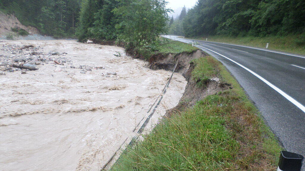 Hochwasser in Ru\u00dfbach am Pass Gsch\u00fctt