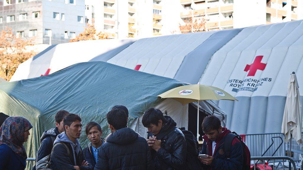 Neue Flüchtlingszelte in Salzburg aufgebaut