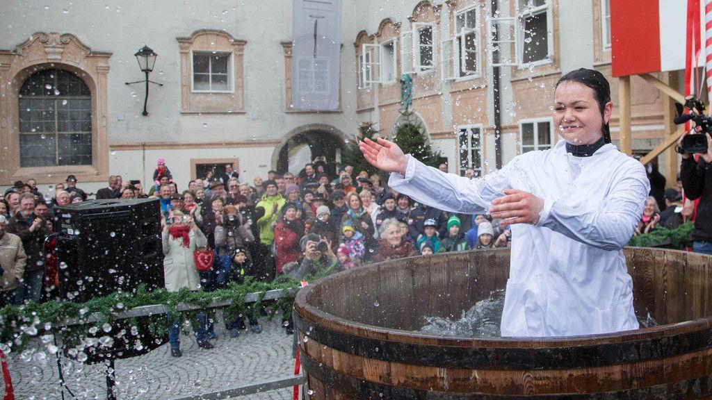 Traditioneller Metzgersprung in Salzburg