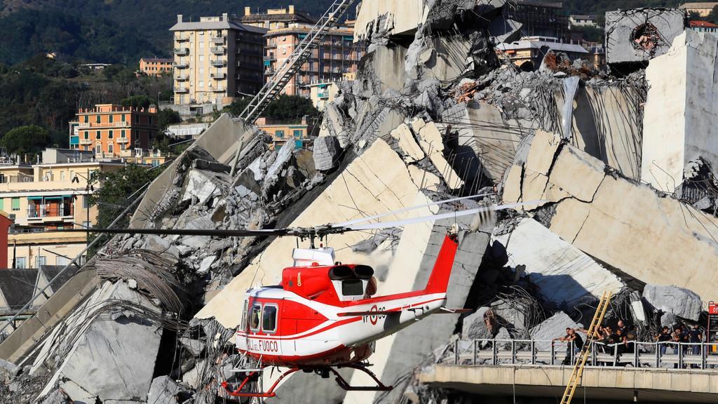 Autobahnbr\u00fccke st\u00fcrzt in Genua ein II