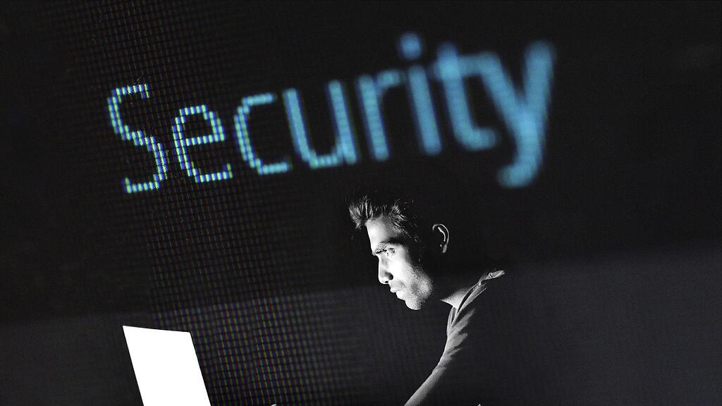 hacking-gfda722f1b_1920.jpg
