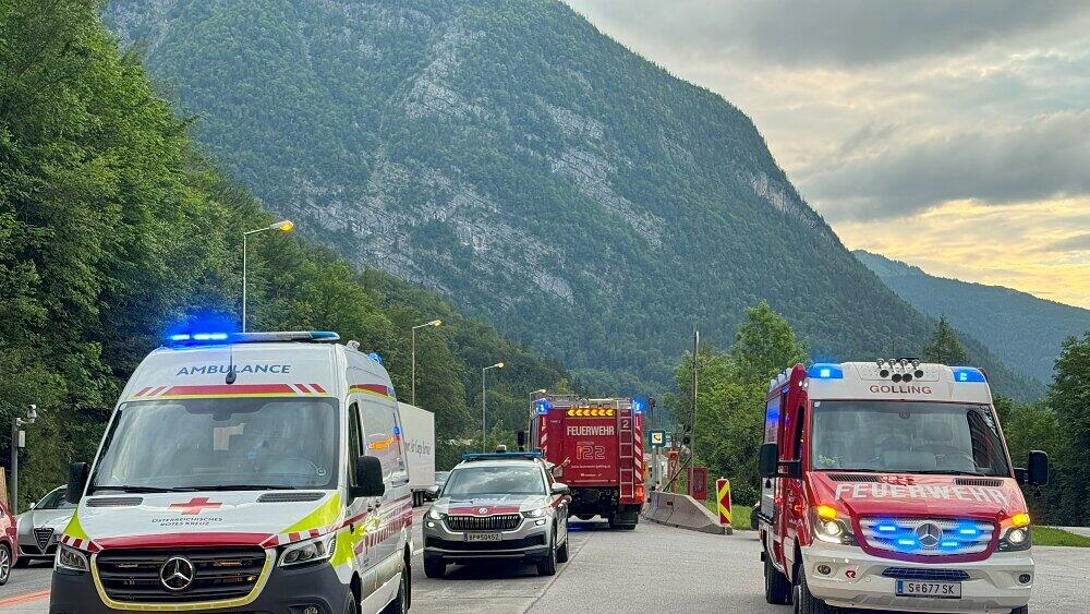 Pkw kracht gegen Portal von Ofenauer Tunnel