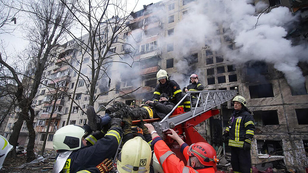 Ukraine-Krieg Tag 19: Brand Hochhaus Kiew