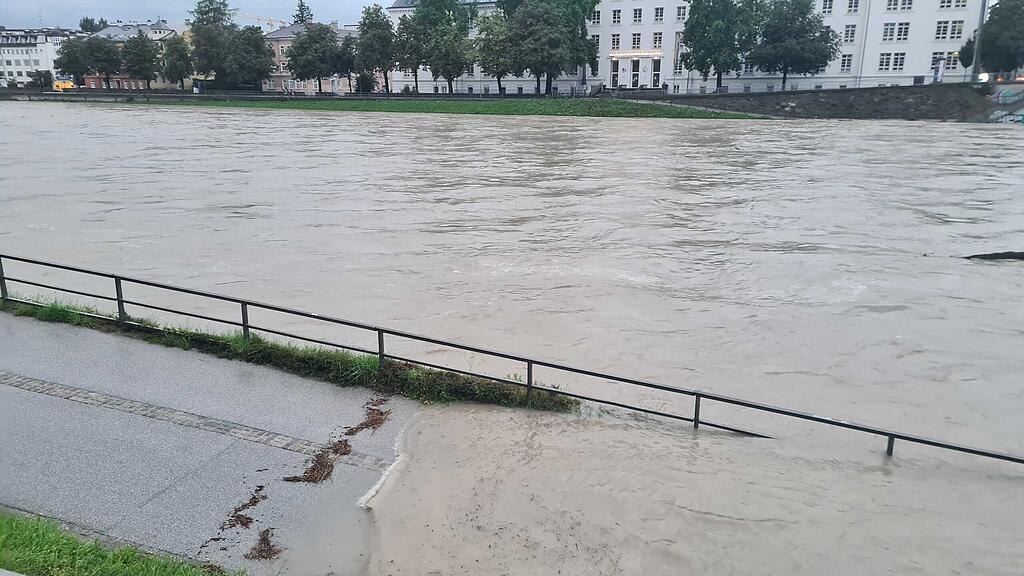 Pegel steigen nach Dauerregen: Radunterführungen in Salzburg-Stadt gesperrt