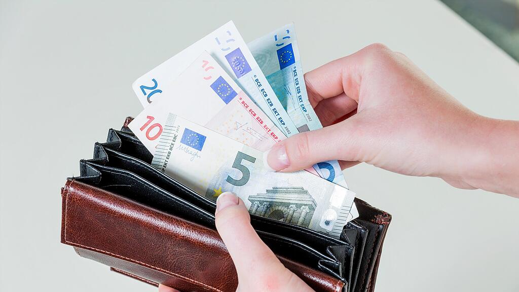 Der 75-Jährige verständigte die Polizei, wo sich wenig später auch der Besitzer der Brieftasche meldete (Symbolbild).