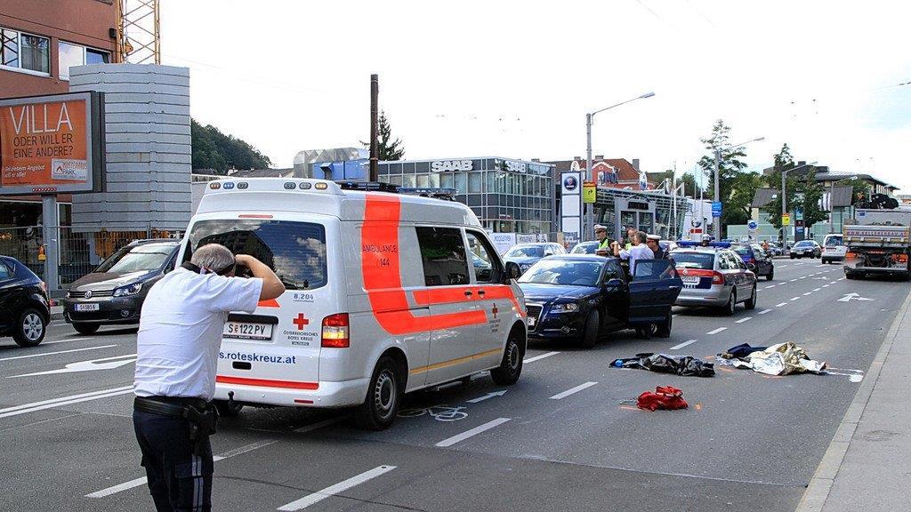 Radfahrerin von Lkw überrollt