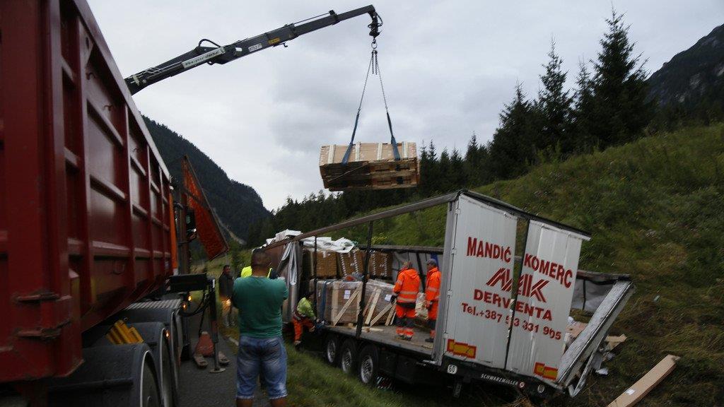 Lkw-Bergung auf A10